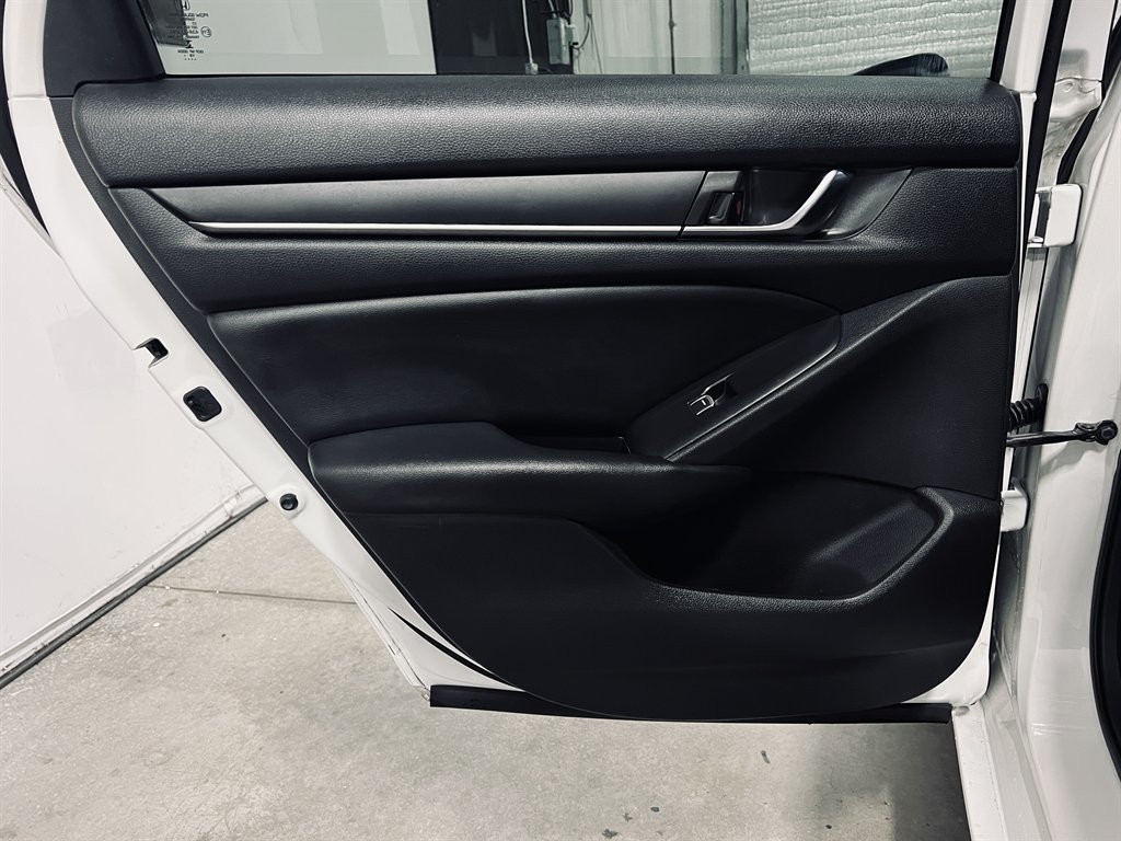 2019 Honda Accord - $17,999