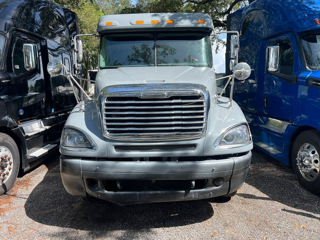 The 2008 Freightliner Columbia  photos
