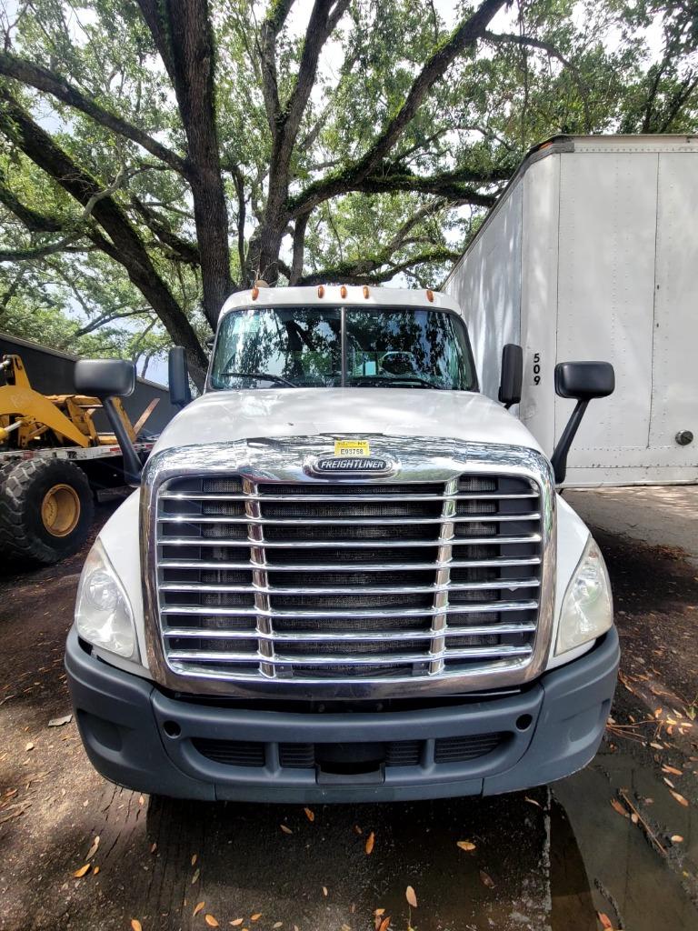 The 2016 Freightliner Cascadia 125 DAYCAB photos