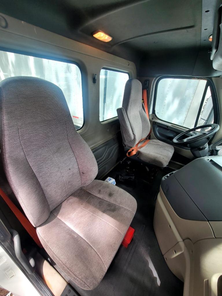 2016 Freightliner Cascadia 125 DAYCAB photo
