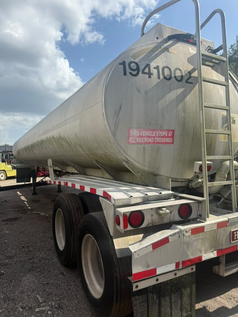 1991 Heil Trailer International Tanker - $14,000
