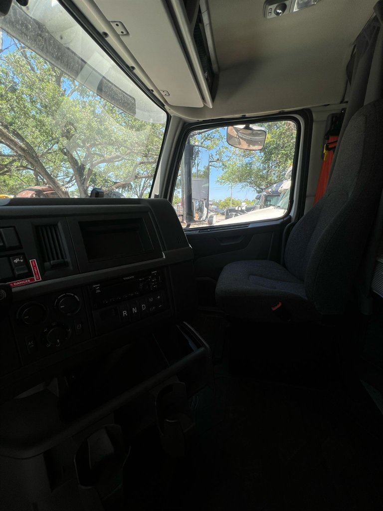 2019 Volvo VNL - $49,999
