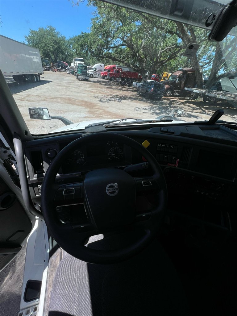 2019 Volvo VNL - $49,999
