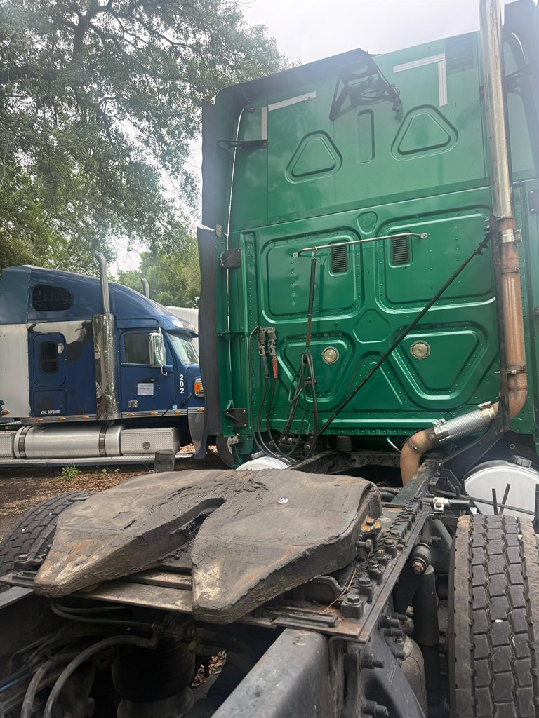 2013 Freightliner Cascadia - $35,000