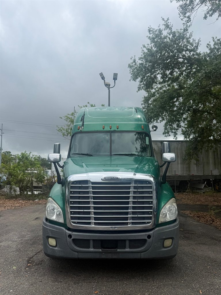 2013 Freightliner Cascadia - $35,000