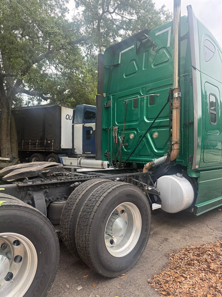2013 Freightliner Cascadia - $35,000