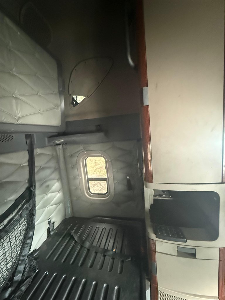 2013 Freightliner Cascadia - $35,000