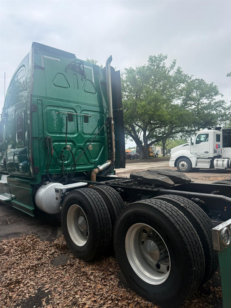 2013 Freightliner Cascadia - $35,000