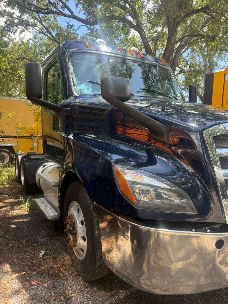 2019 Freightliner Cascadia - $32,500