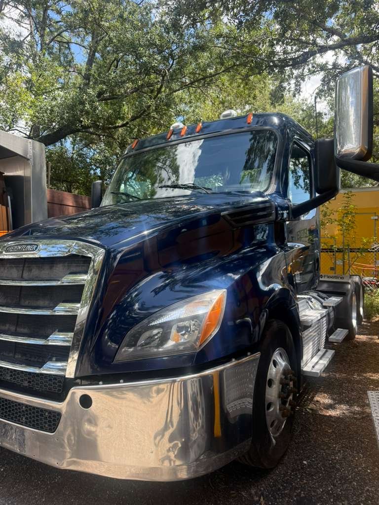 2019 Freightliner Cascadia - $32,500