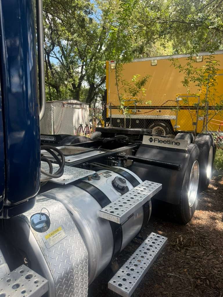 2019 Freightliner Cascadia - $32,500