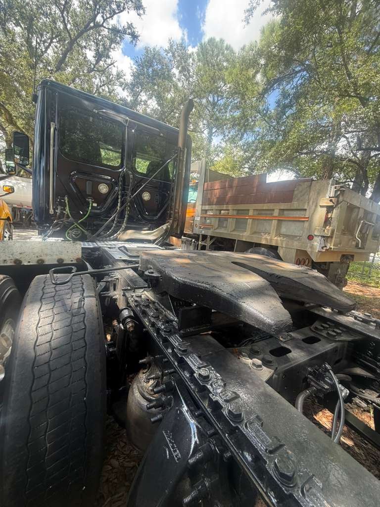 2019 Freightliner Cascadia - $32,500