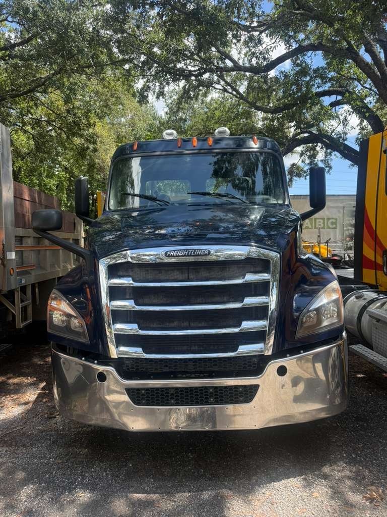 2019 Freightliner Cascadia - $32,500