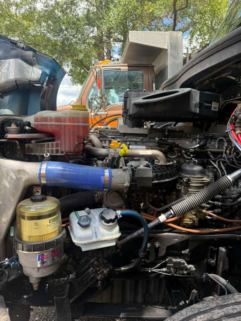 2019 Freightliner Cascadia - $32,500