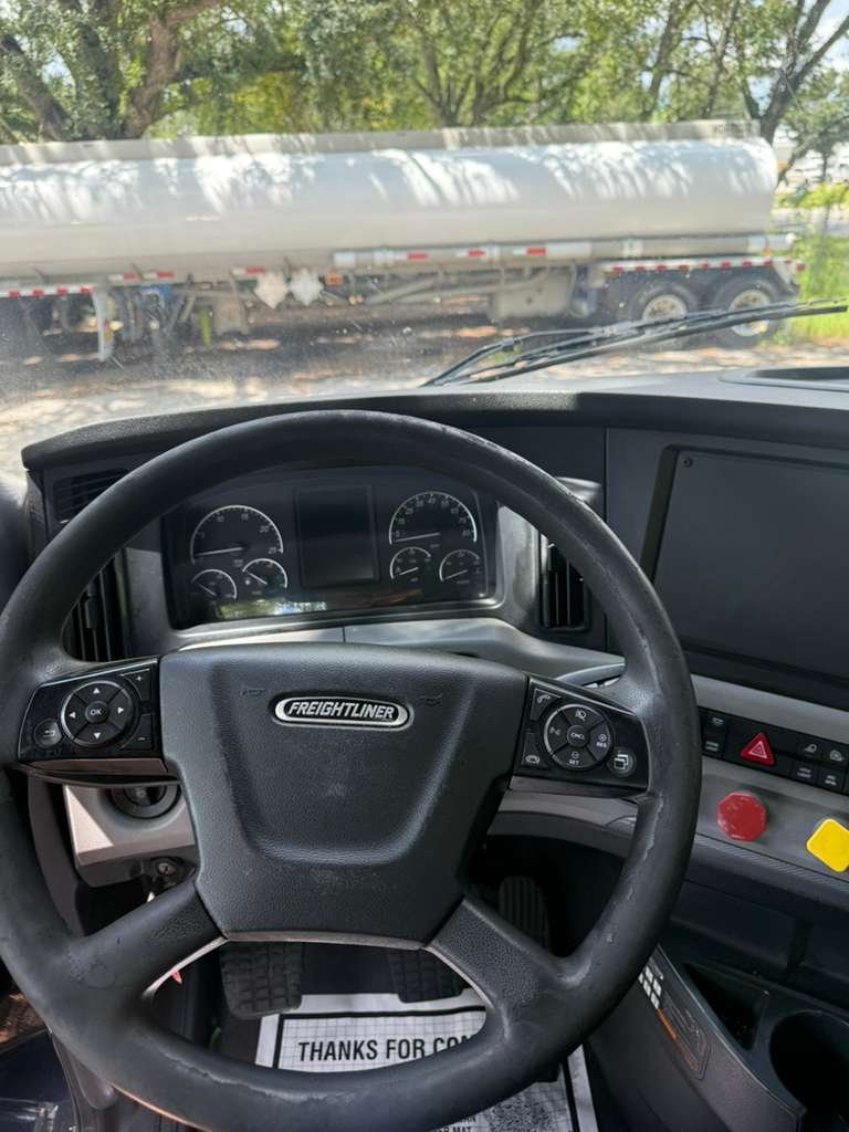 2019 Freightliner Cascadia - $32,500