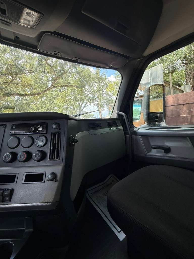 2019 Freightliner Cascadia - $32,500