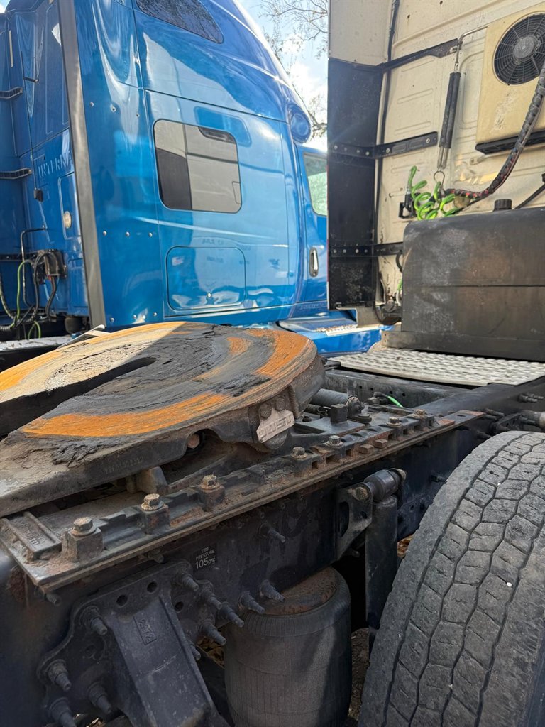 2013 Volvo VNL - $15,000
