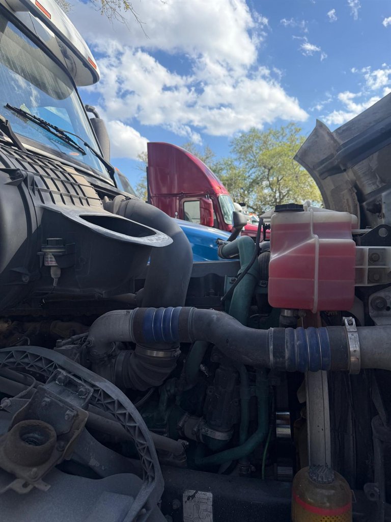 2013 Volvo VNL - $15,000