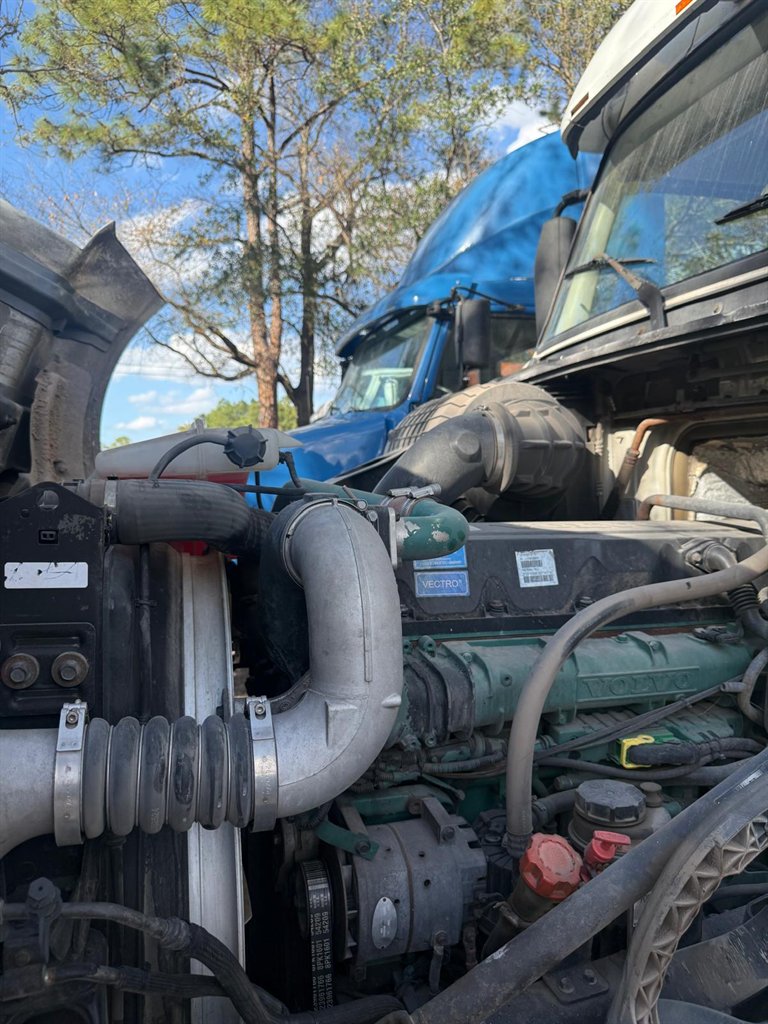 2013 Volvo VNL - $15,000