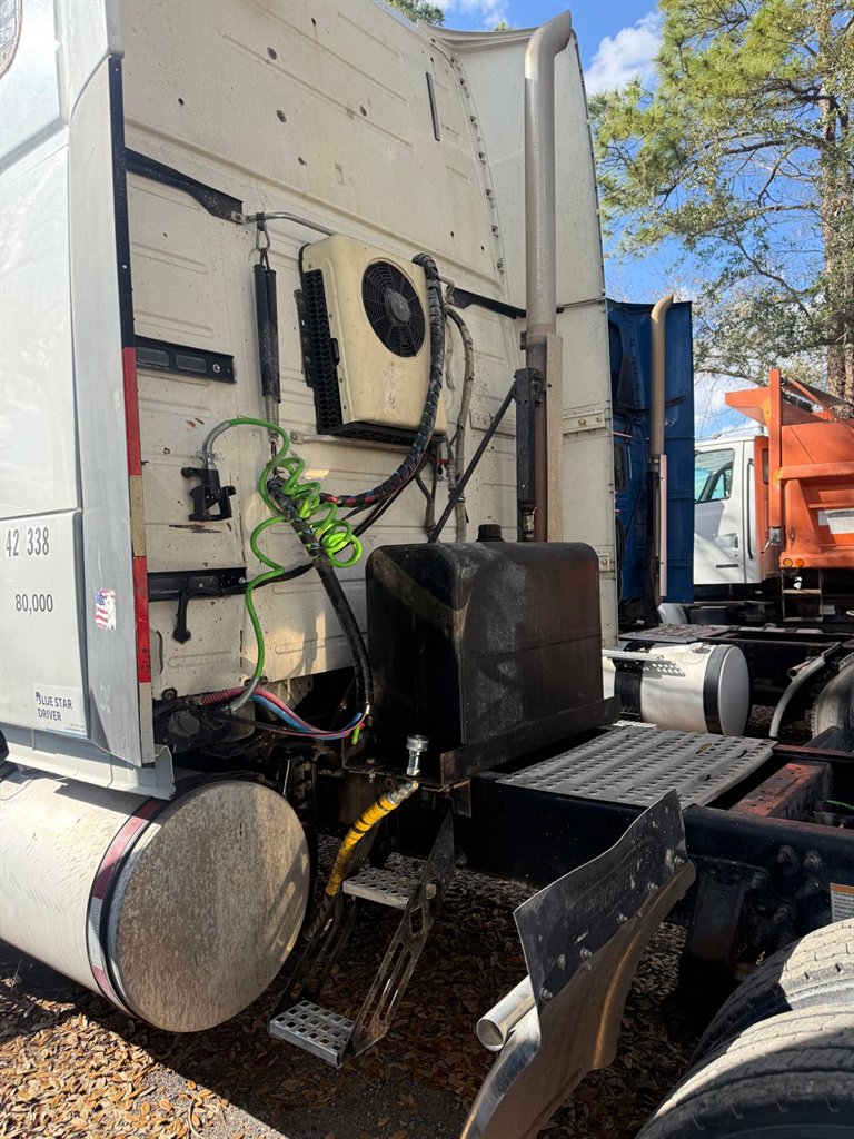 2013 Volvo VNL - $15,000