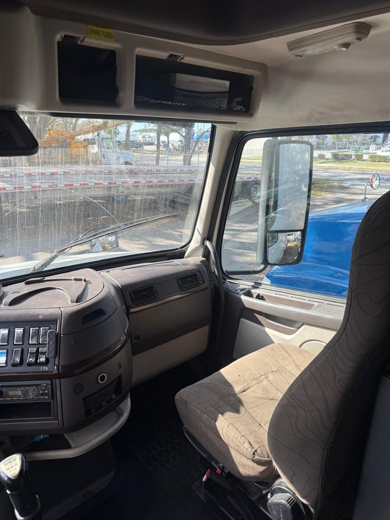 2013 Volvo VNL - $15,000