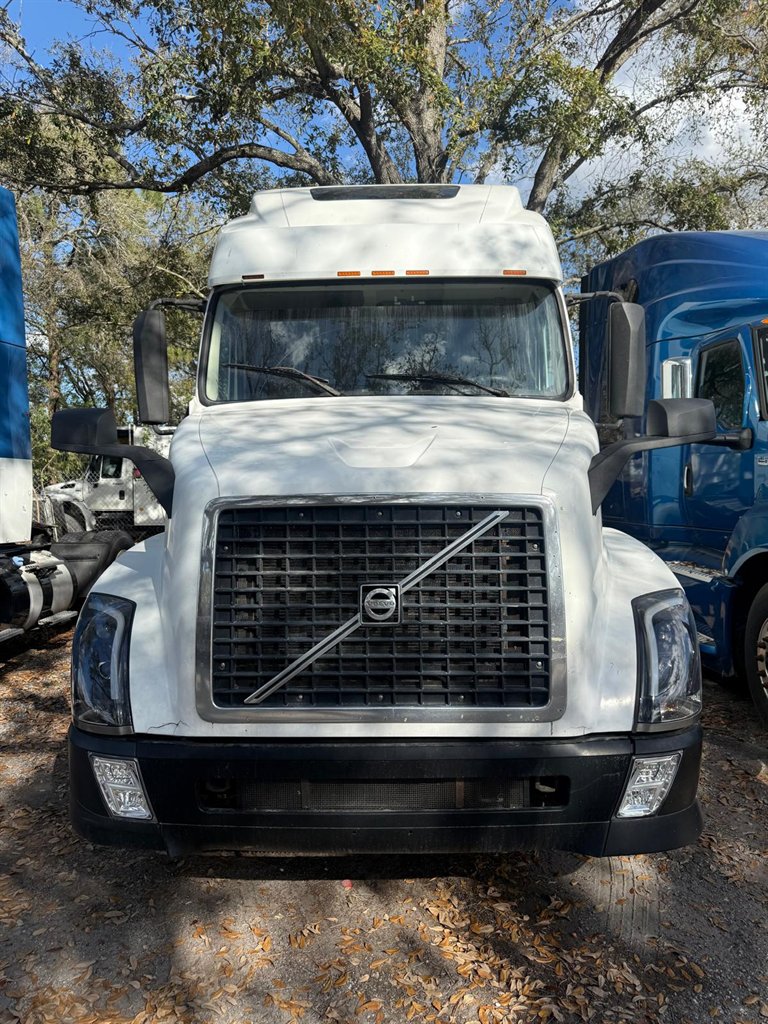 2013 Volvo VNL - $15,000