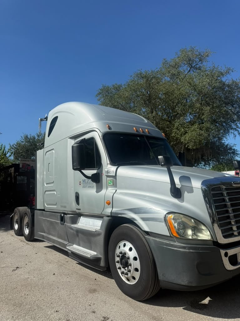 2017 Freightliner Cascadia - $14,000