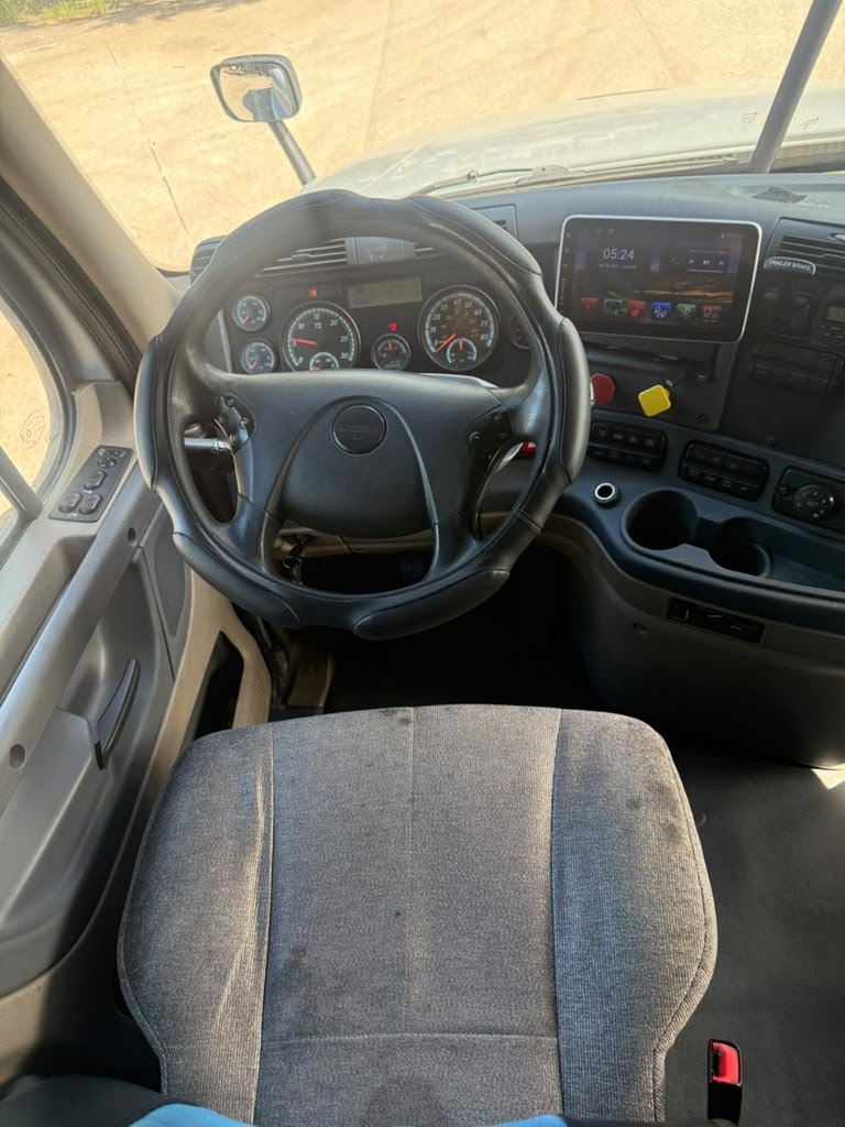 2017 Freightliner Cascadia - $14,000