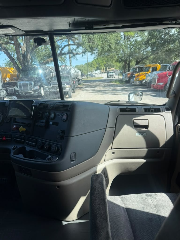2017 Freightliner Cascadia - $14,000