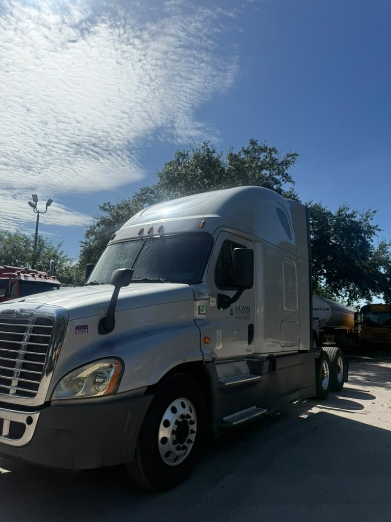 2017 Freightliner Cascadia - $14,000