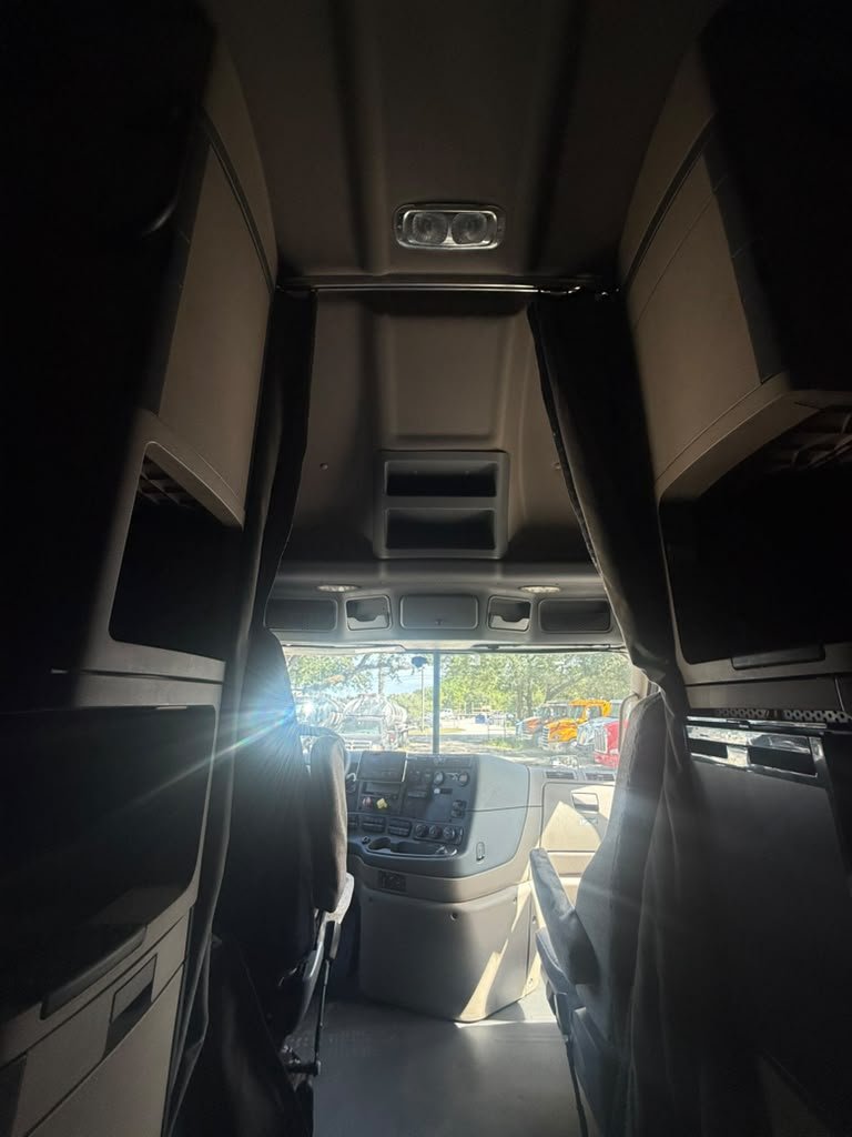 2017 Freightliner Cascadia - $14,000
