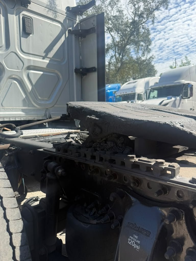 2017 Freightliner Cascadia - $14,000