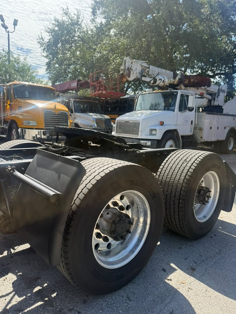 2017 Freightliner Cascadia - $14,000
