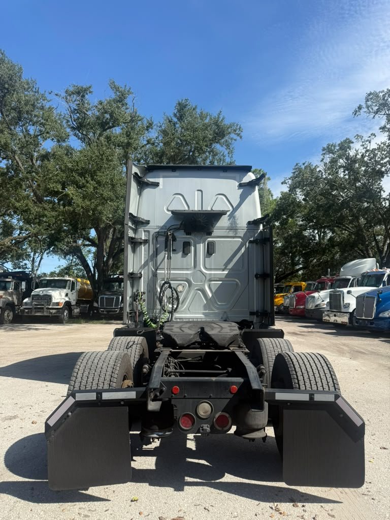 2017 Freightliner Cascadia - $14,000