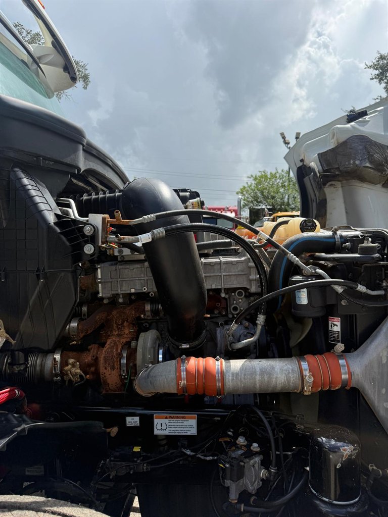 2019 Freightliner Cascadia - $32,000