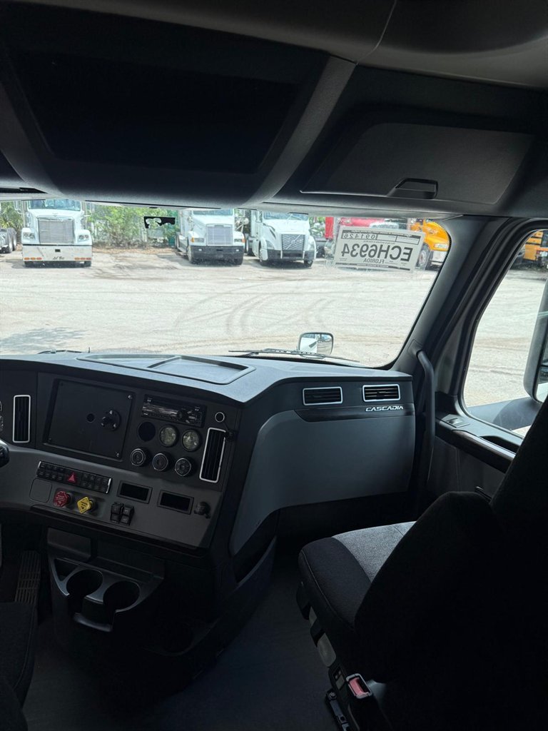 2020 Freightliner Cascadia