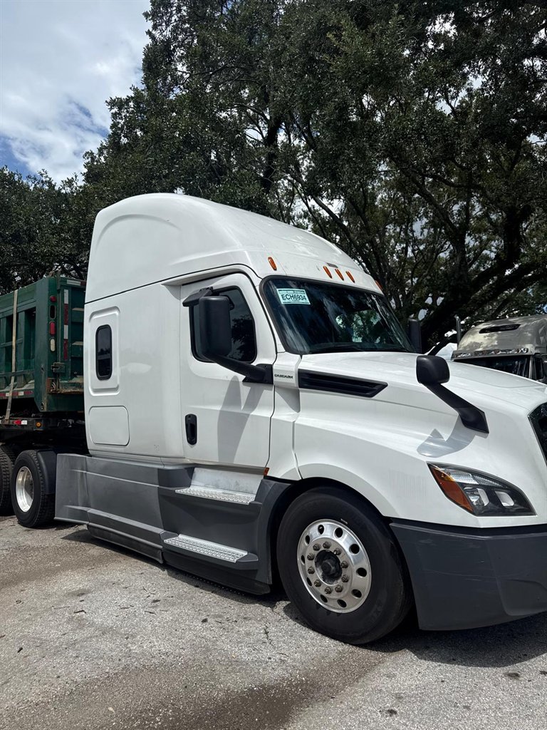 2020 Freightliner Cascadia