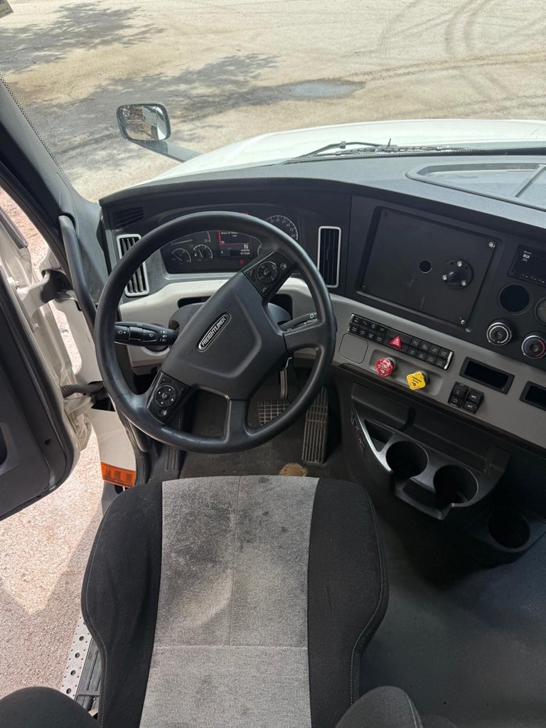 2020 Freightliner Cascadia