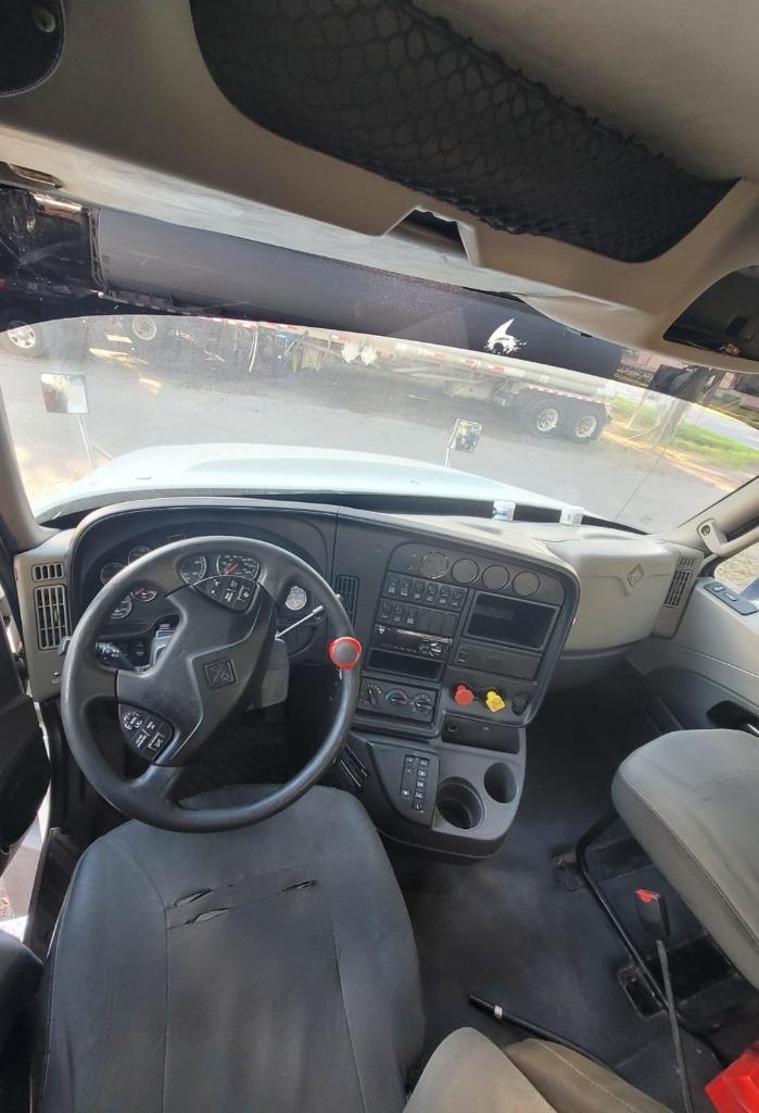 2016 International Lf687 - $15,500