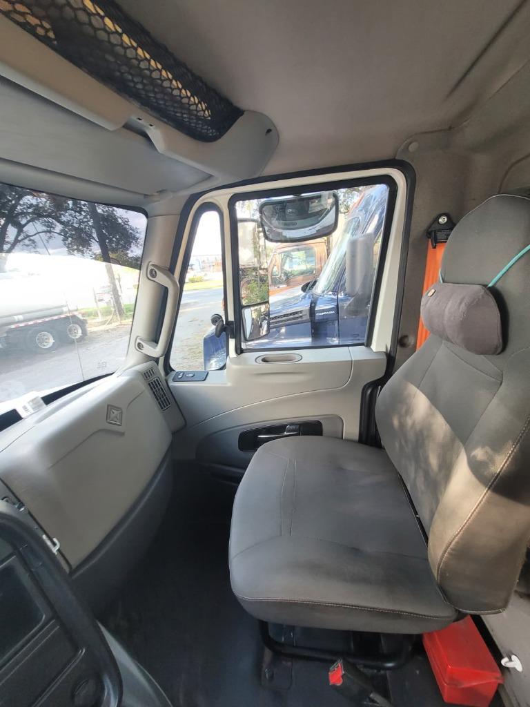 2016 International Lf687 - $15,500