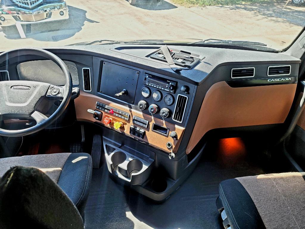 2018 Freightliner CASCADIA 126 Conventional Sleeper photo