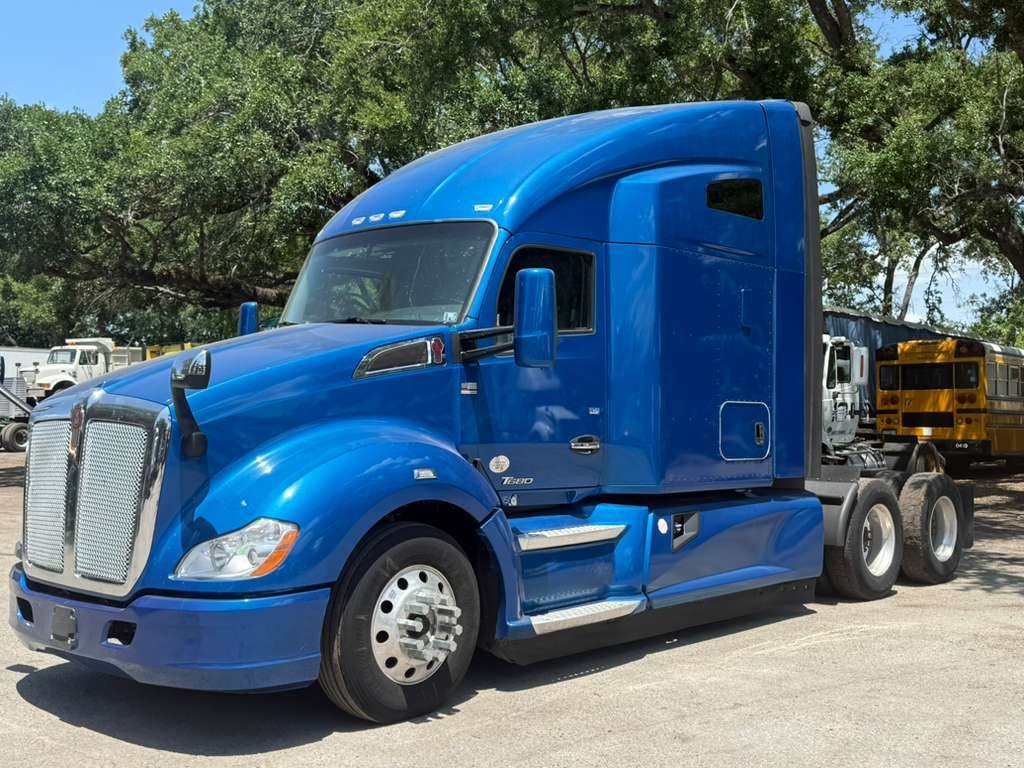 2020 Kenworth T680 - $47,000