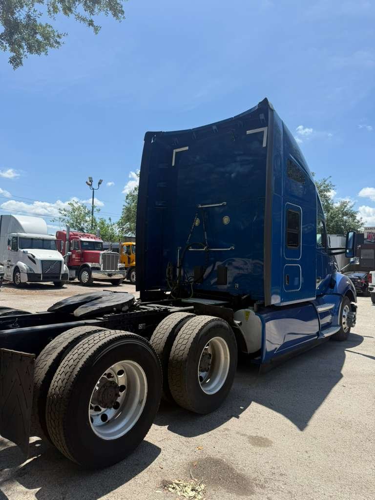2020 Kenworth T680 - $47,000