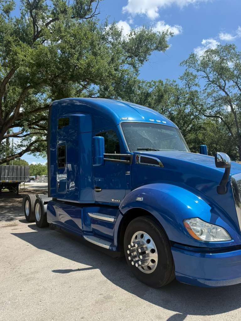 2020 Kenworth T680 - $47,000