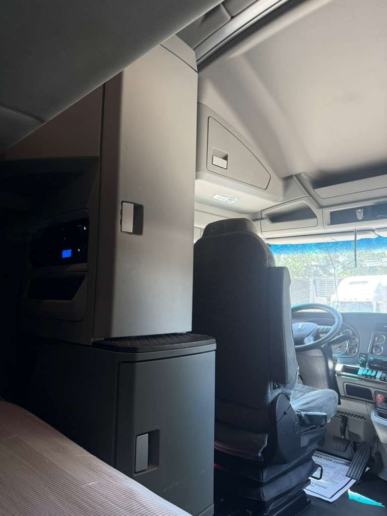 2020 Kenworth T680 - $47,000