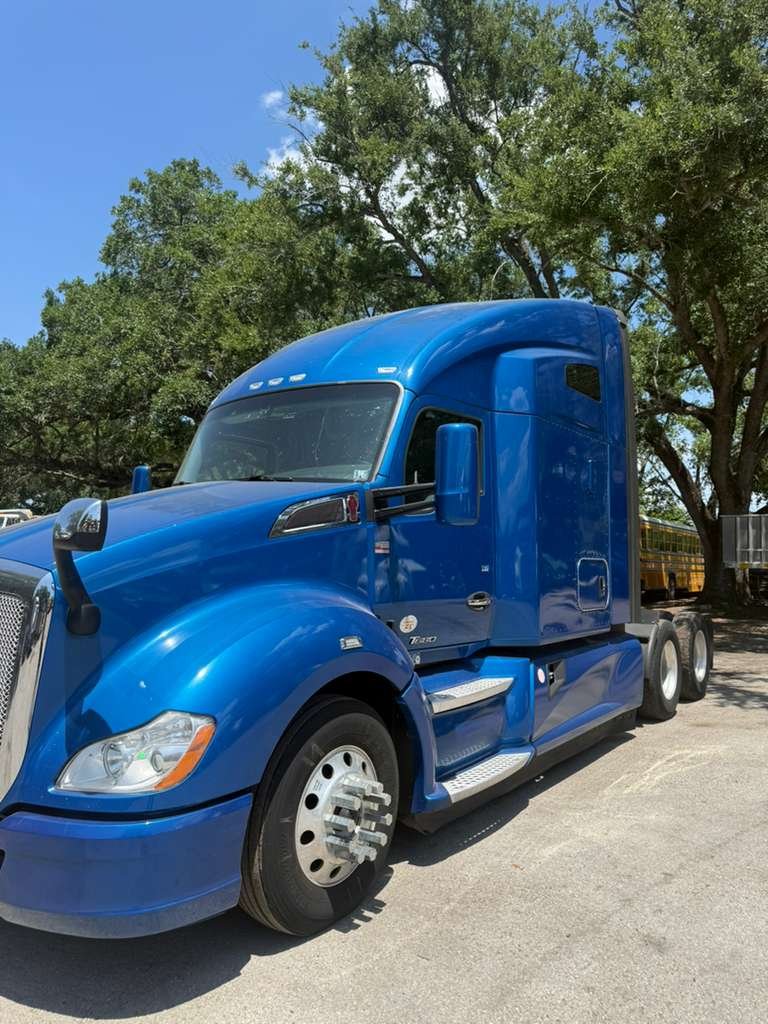 2020 Kenworth T680 - $47,000