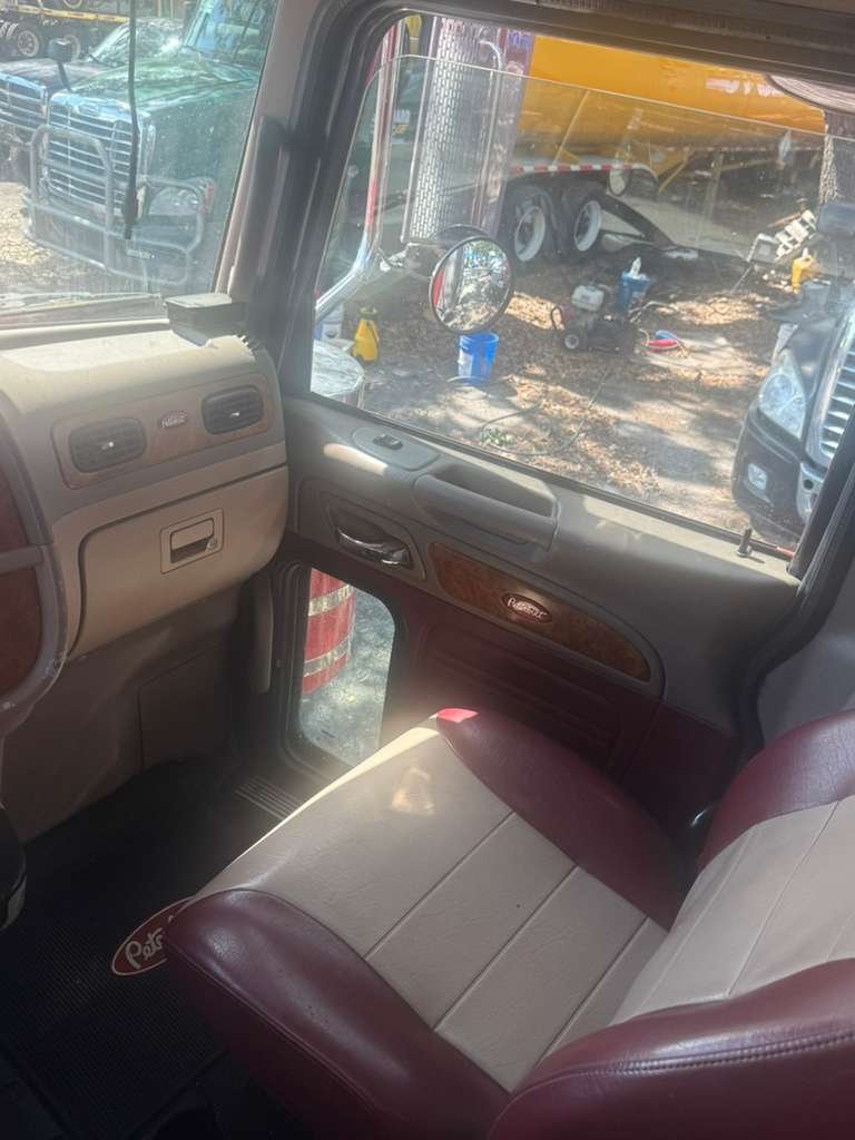 2009 Peterbilt 388 - $36,500