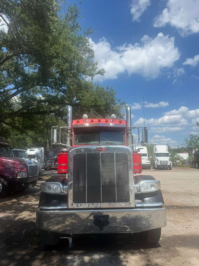 2009 Peterbilt 388 - $36,500