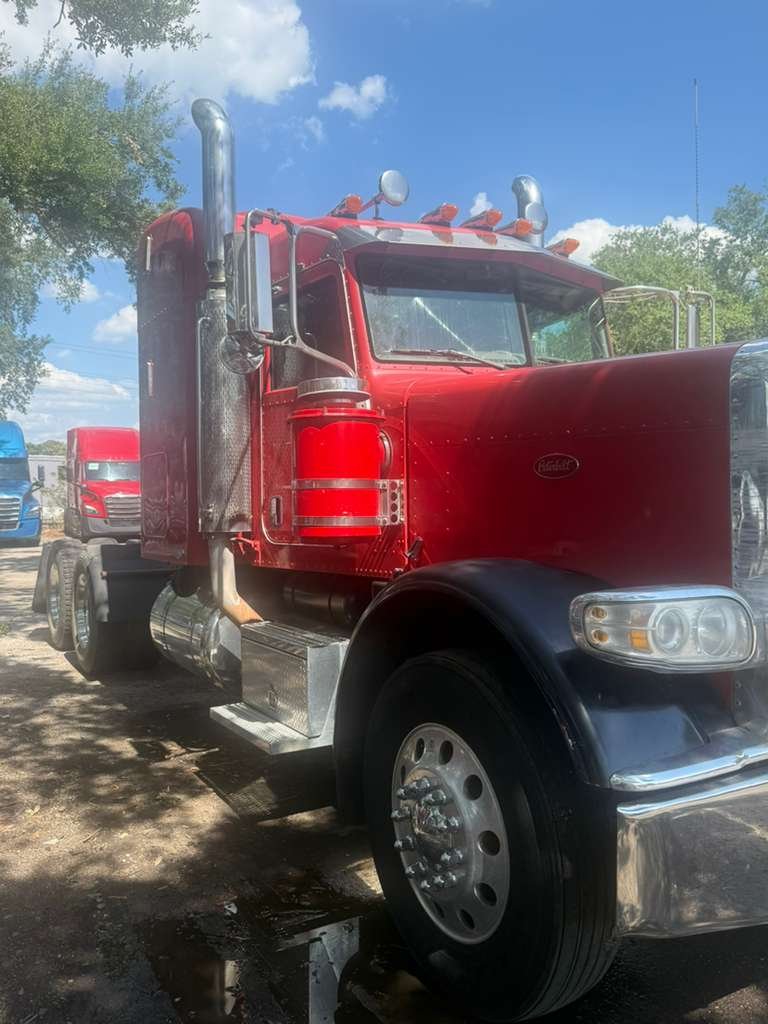 2009 Peterbilt 388 - $36,500
