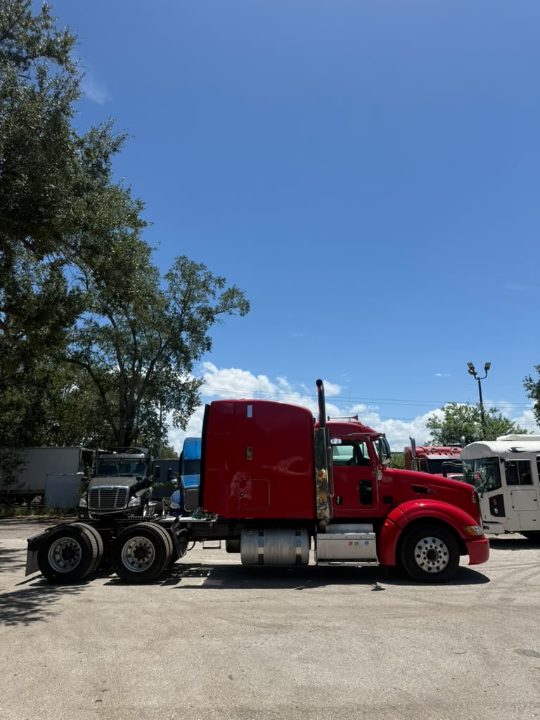 2014 Peterbilt 386 - $40,000